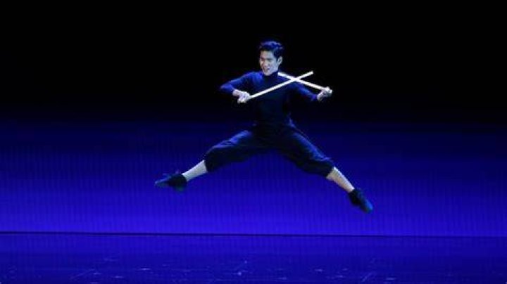 Americas Got Talent: Who is Ehrlich Ocampo? Circus acrobat and artist blows judges minds!