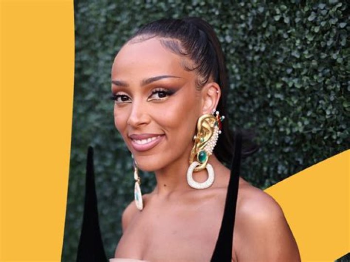 Doja Cat Bio, Age, Net Worth, Height, Siblings, Parents, Boyfriend ·
